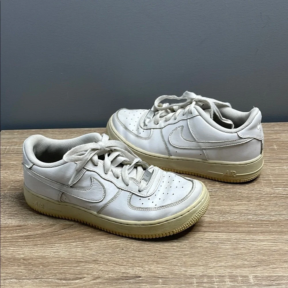 NIKE Air Force 1 Unisex Youth Sneakers White on White Leather Basketball Size 7Y - Picture 11 of 11